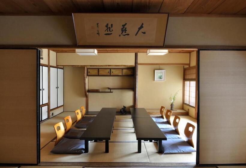 ریوکان Izuyasu Traditional Kyoto Inn Serving Kyoto Cuisine