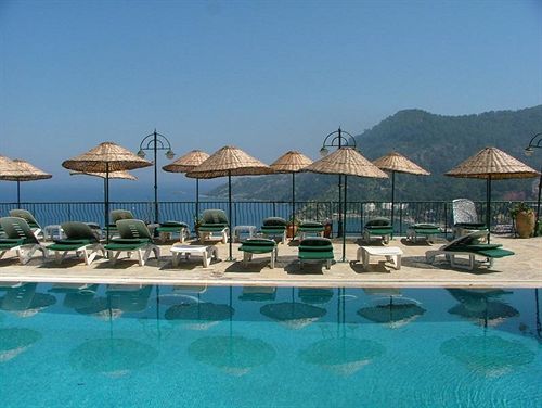 Serena Suites Aparthotel