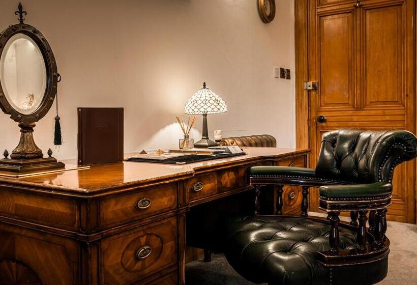 The Alamo Guest House