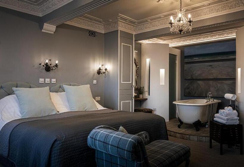 The Alamo Guest House