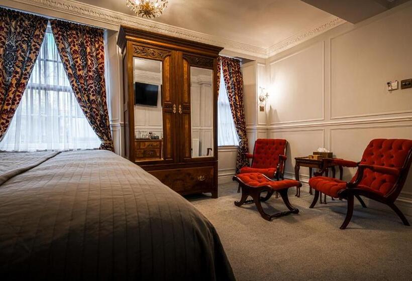 The Alamo Guest House