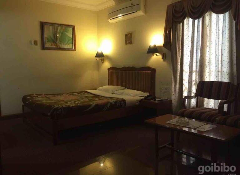 בית מלון כפרי Apex International