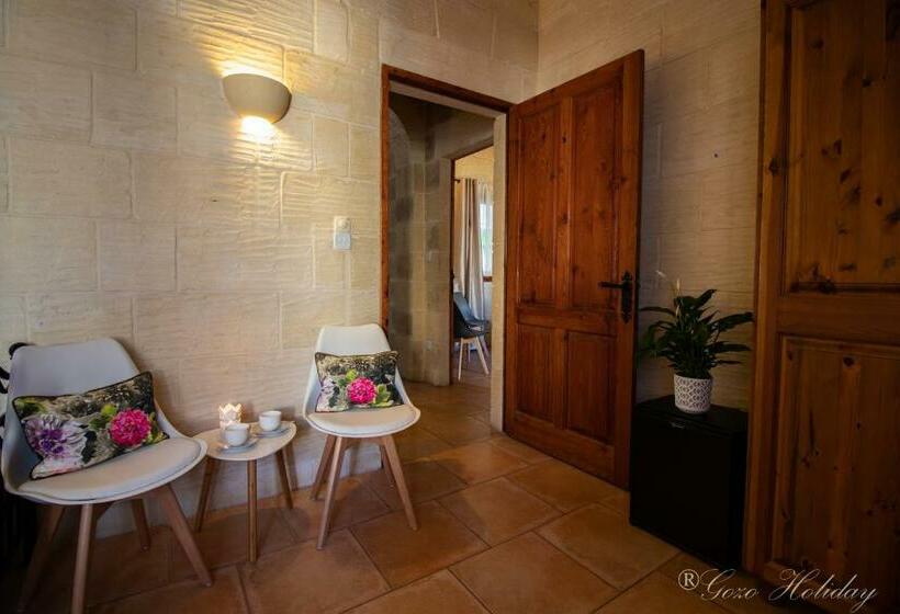 تختخواب و صبحانه Lellux Qala