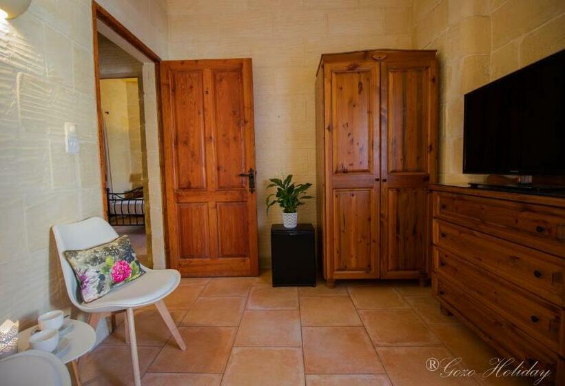 تختخواب و صبحانه Lellux Qala