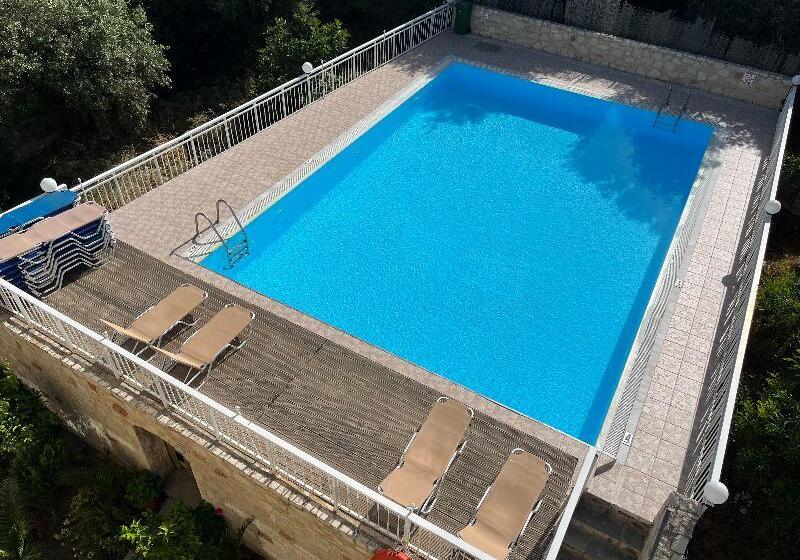 Acropolis Apartments