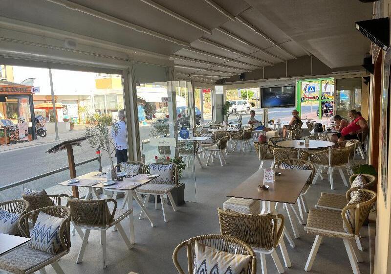 Acropolis Apartments