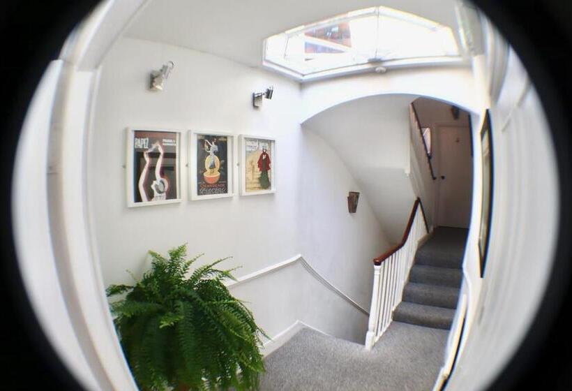 ベッドアンドブレックファースト Colson House