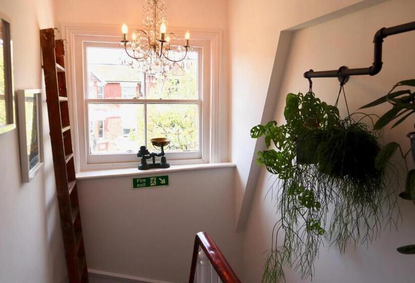 ベッドアンドブレックファースト Colson House