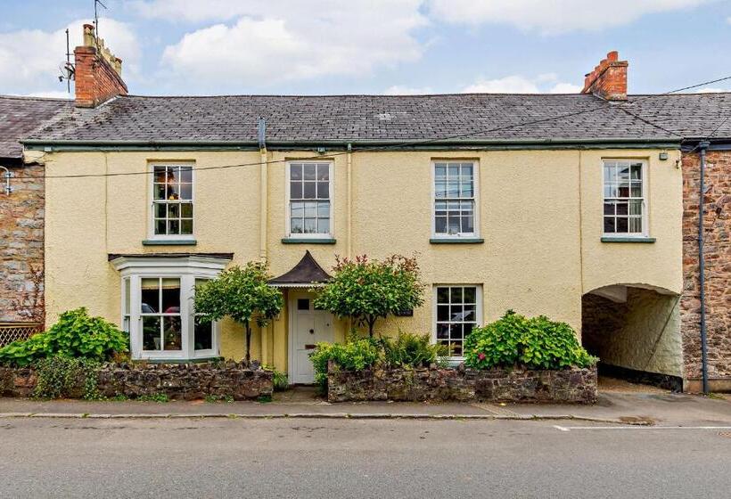 مبيت وإفطار Heron House