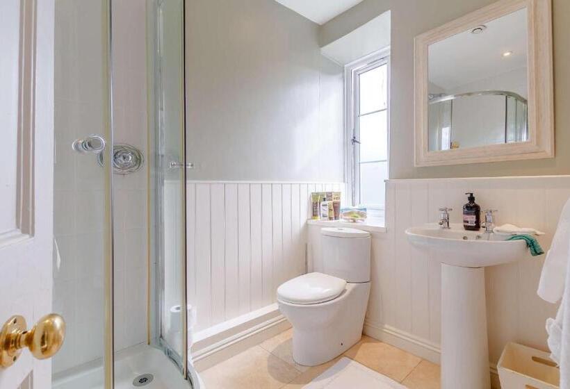 مبيت وإفطار Heron House