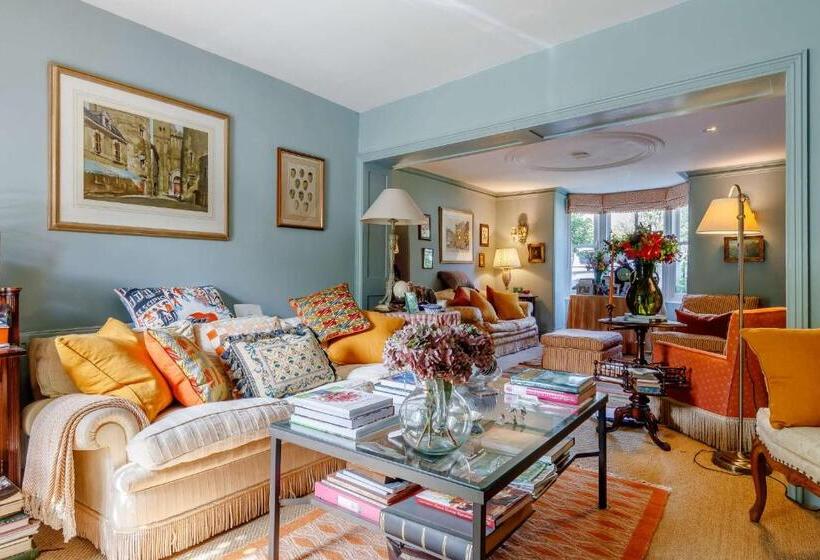 مبيت وإفطار Heron House