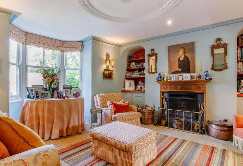 مبيت وإفطار Heron House