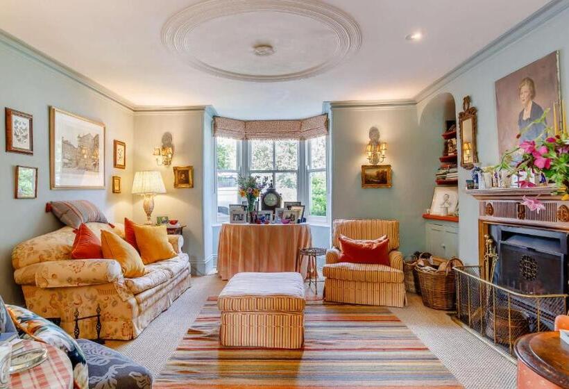 مبيت وإفطار Heron House