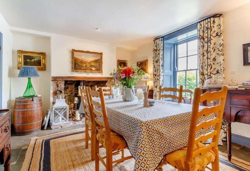 مبيت وإفطار Heron House