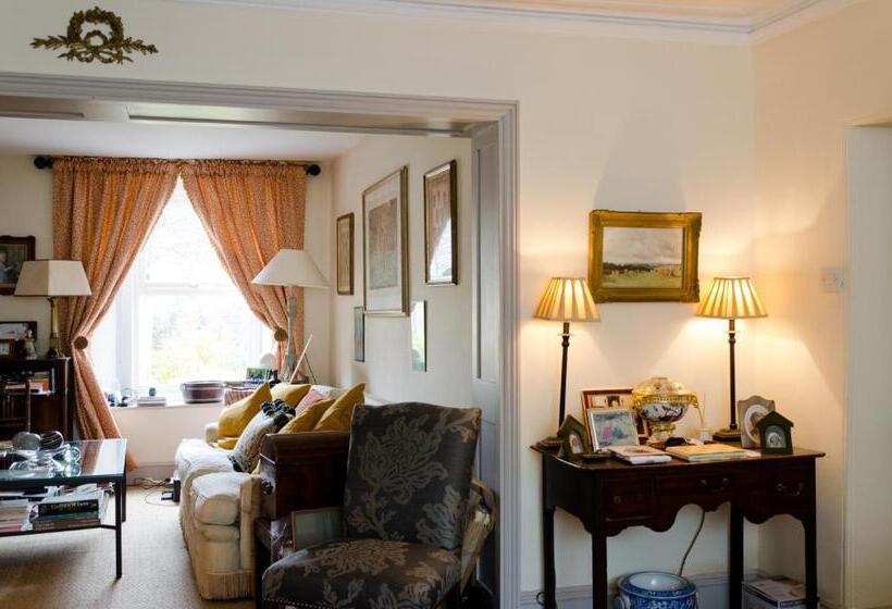 مبيت وإفطار Heron House