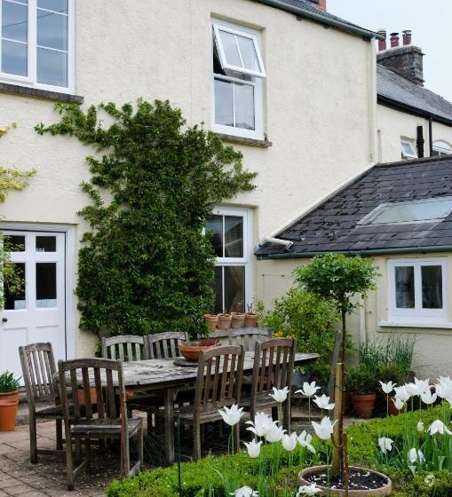 مبيت وإفطار Heron House