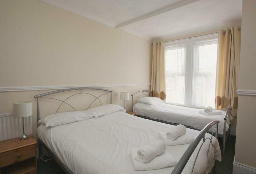 בית מלון כפרי All Seasons Lodge