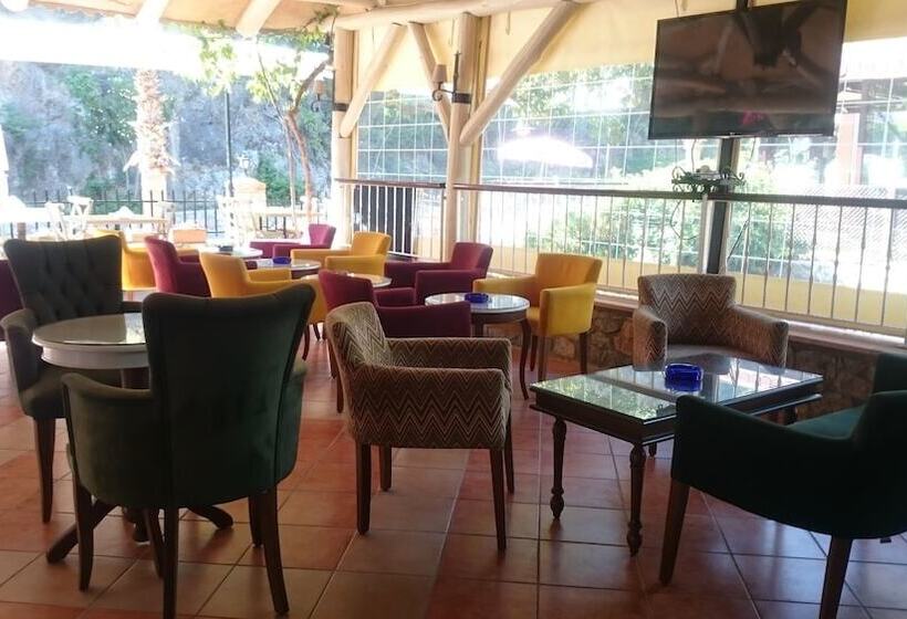 فندق Ata Lagoon Beach