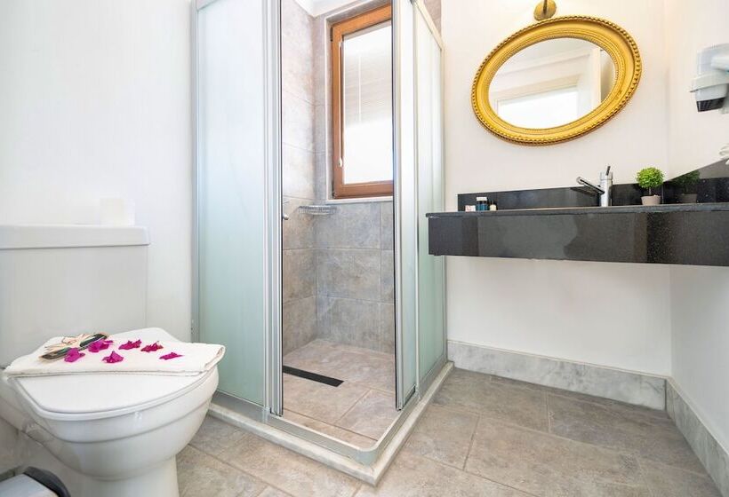 هتل Ata Lagoon Beach