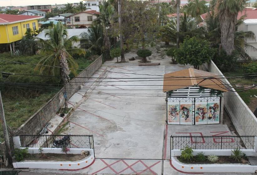 Отель Bachelor Inn