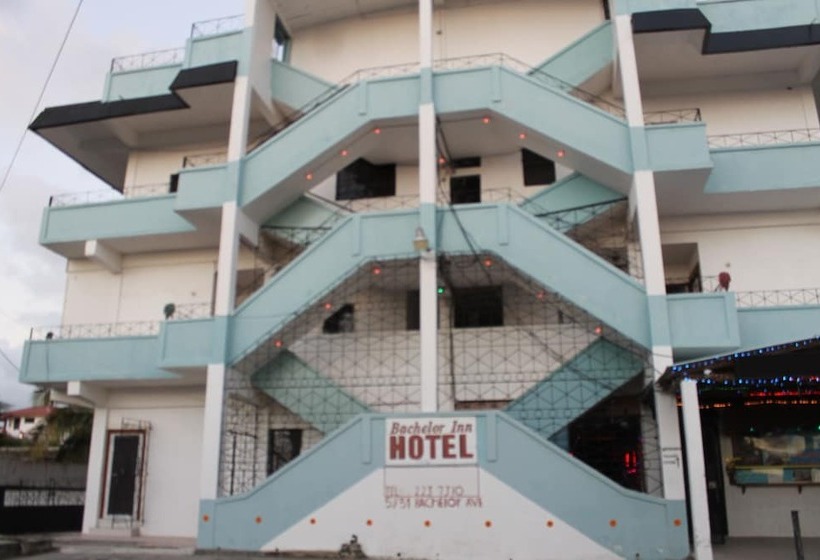 Отель Bachelor Inn