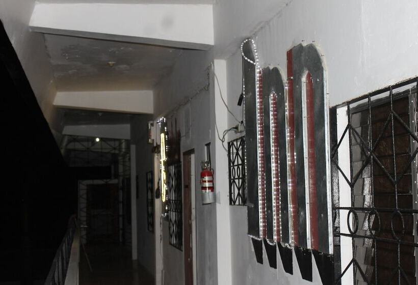 Отель Bachelor Inn