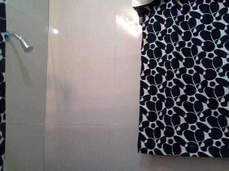 Отель Bachelor Inn