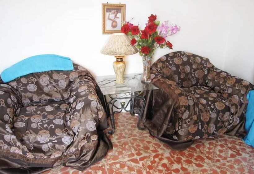 Отель Bachelor Inn