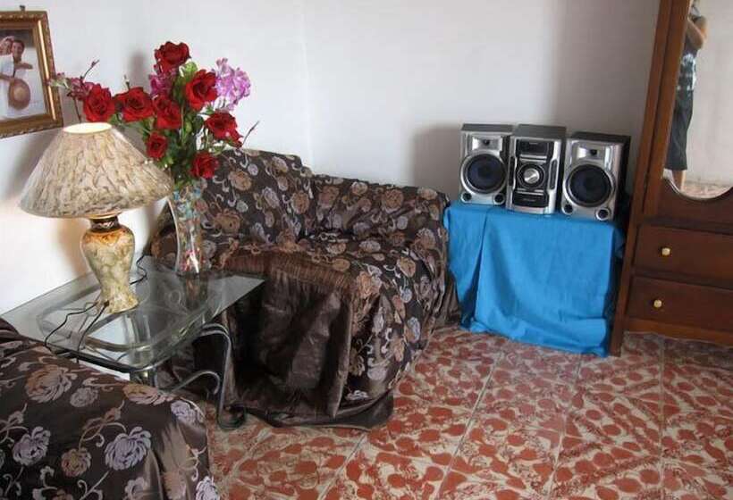 Отель Bachelor Inn