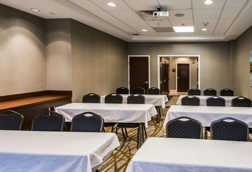 Отель Comfort Suites Miami Airport North