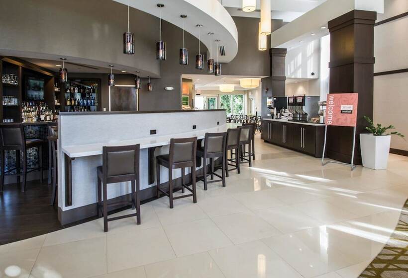 Отель Comfort Suites Miami Airport North