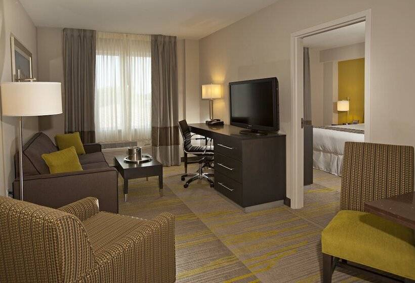 Отель Comfort Suites Miami Airport North