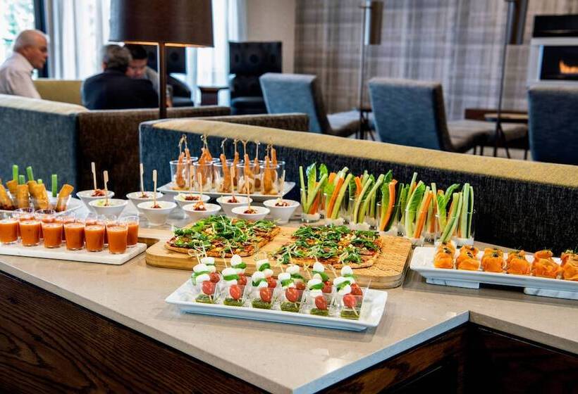 فندق Courtyard By Marriott Edmonton West