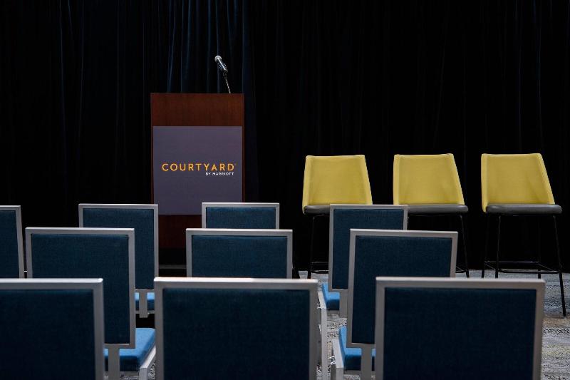 בית מלון כפרי Courtyard By Marriott Edmonton West