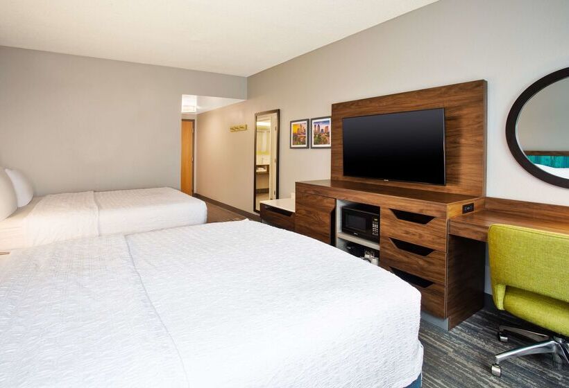 فندق Hampton Inn & Suites Tampa East