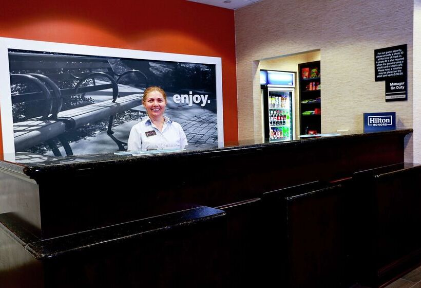 Отель Hampton Inn & Suites Tampawesley Chapel