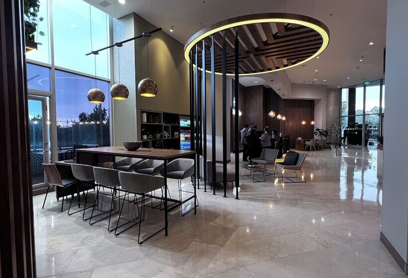 Отель Holiday Inn Bogota Airport, An Ihg