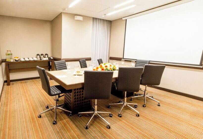 هتل Holiday Inn Bogota Airport, An Ihg