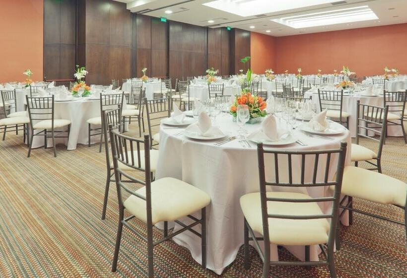 Отель Holiday Inn Bogota Airport, An Ihg