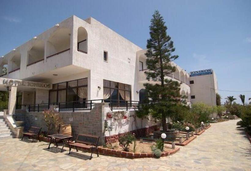 فندق Ionikos