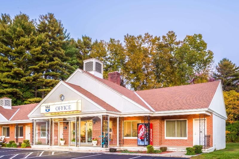 هتل Knights Inn Lenox