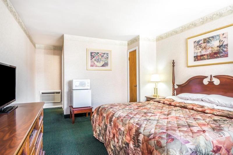 هتل Knights Inn Lenox