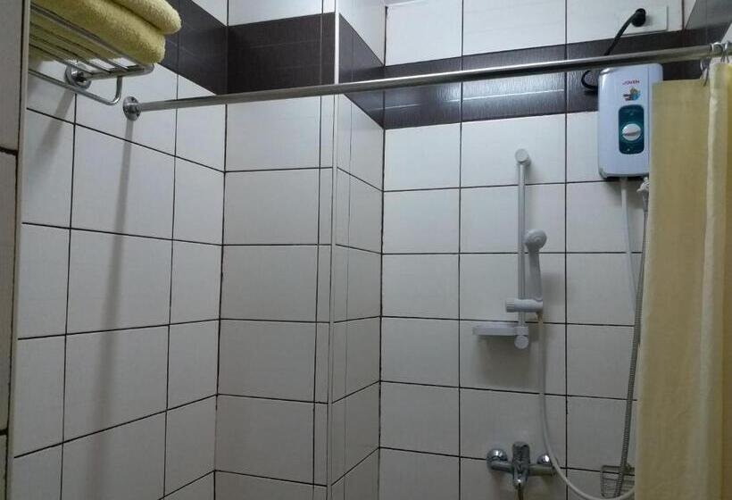 Отель Leesons Residences