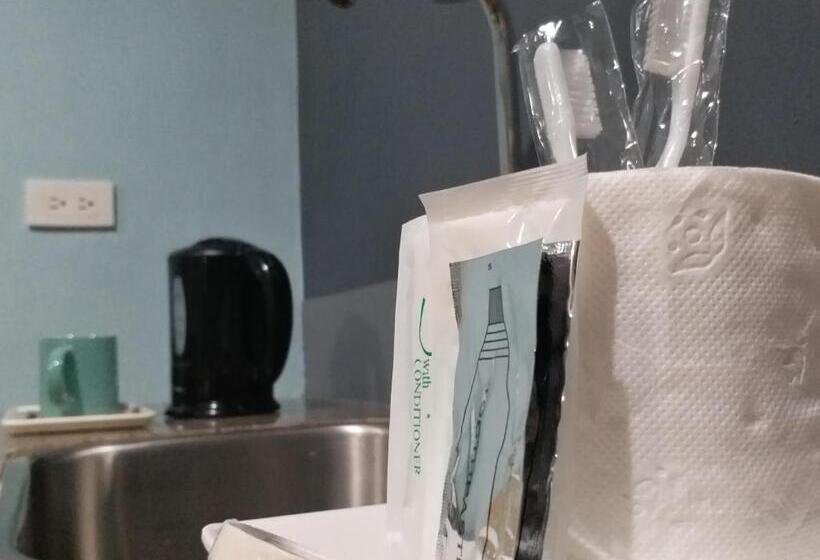 Отель Leesons Residences