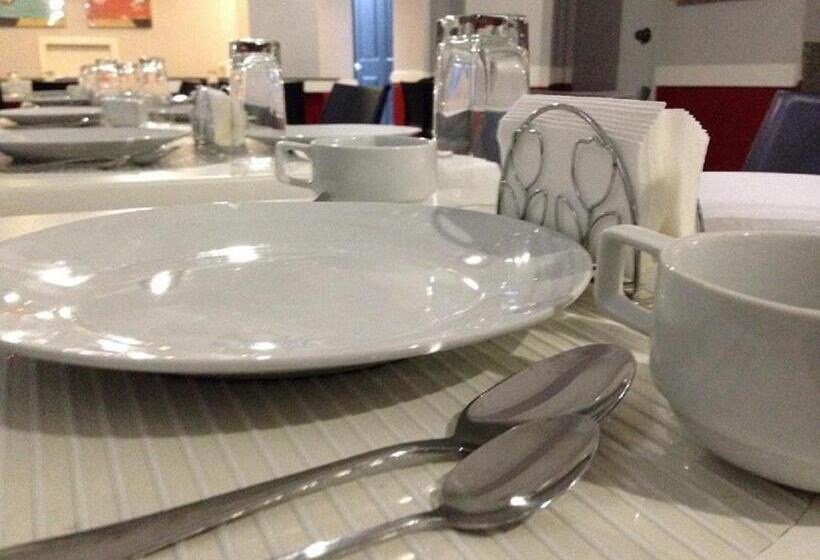 Отель Leesons Residences