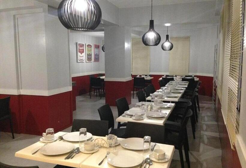 Отель Leesons Residences