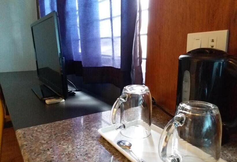 Отель Leesons Residences