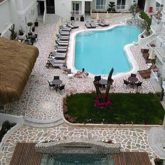 هتل Montebello Deluxe