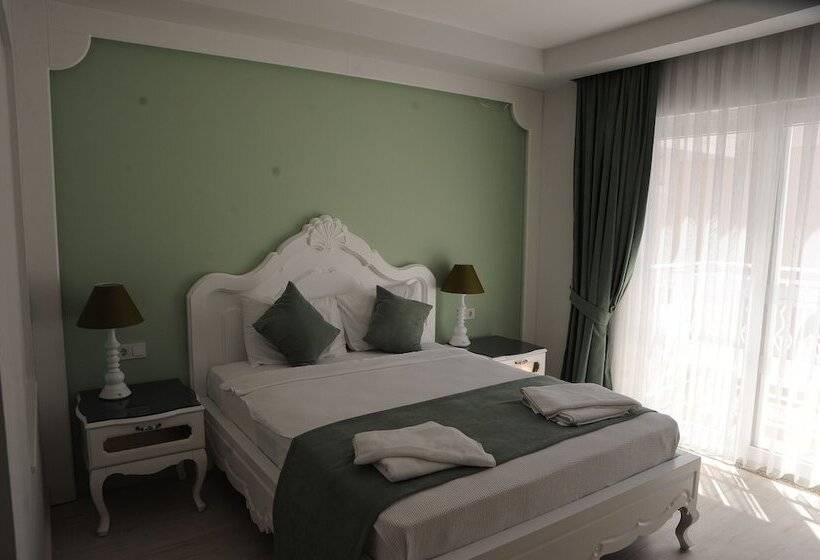 هتل Montebello Deluxe