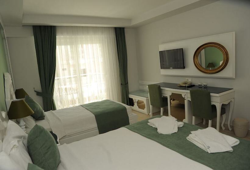 هتل Montebello Deluxe